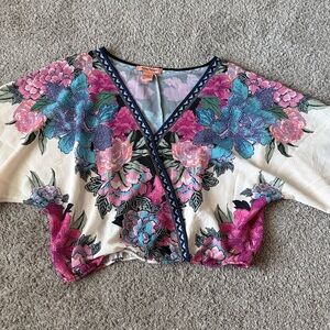 Flying Tomato size large floral top
